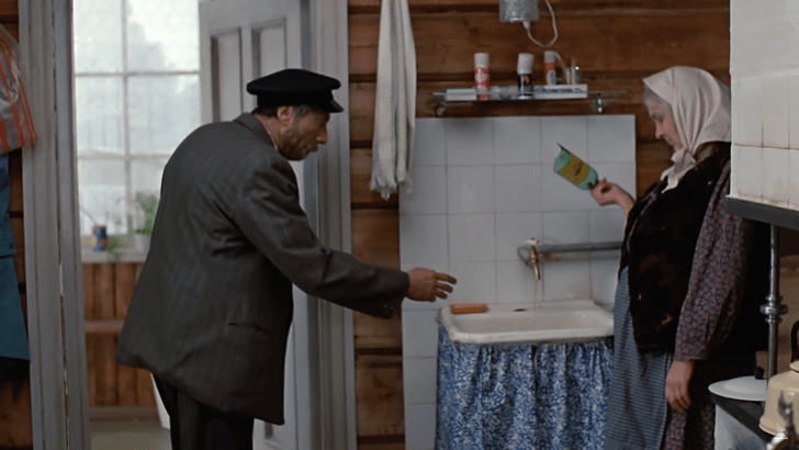 Какой алкоголь пьют в культовых советских комедиях?