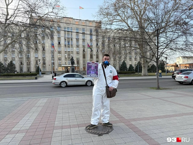 Матяж ранее сам убирал мазут в Анапе | Источник: Валерия Дульская / 93.RU