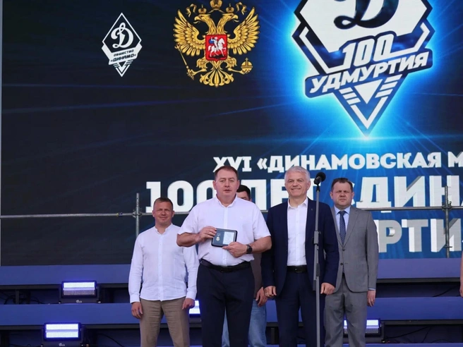Руководитель СК Удмуртии наградил победителей «Динамовской мили» | Источник: udm.sledcom.ru
