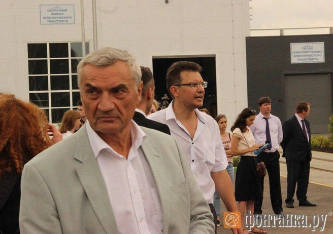Дмитрий Шабельников, сотрудник пресс-службы губернатора СПб (в центре) | Источник: Василий Романов