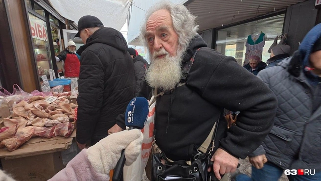 — Что будет у вас на новогоднем столе?— Что Бог пошлет, то и будет | Источник: Алексей Ногинский / 63.RU