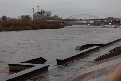 Набережная Тюмени уходит под воду из-за паводка