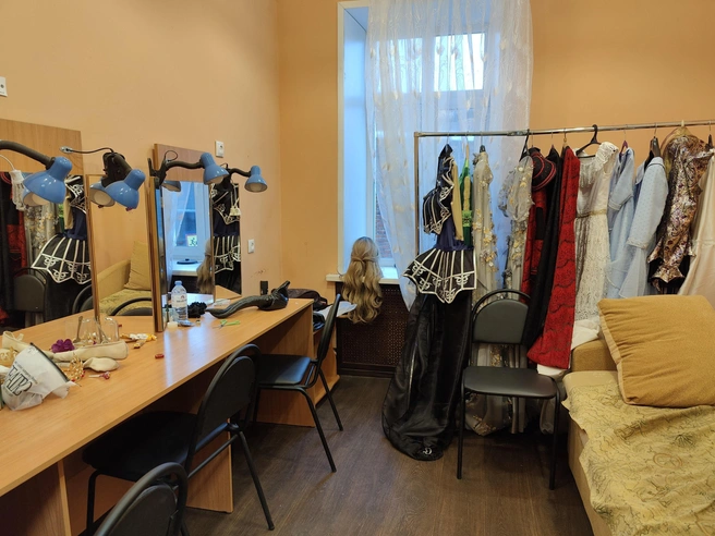 Одна из гримёрок Зимнего театра, сохранившая атмосферу backstage прошлых лет. | Источник: Виктория Мелешко