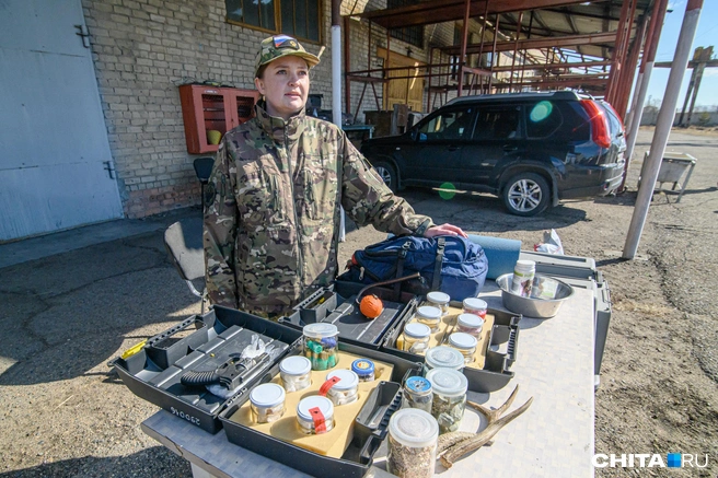 Имитаторы упакованы в баночки, чтобы запах не выветривался со временем | Источник: Олег Фёдоров / CHITA.RU