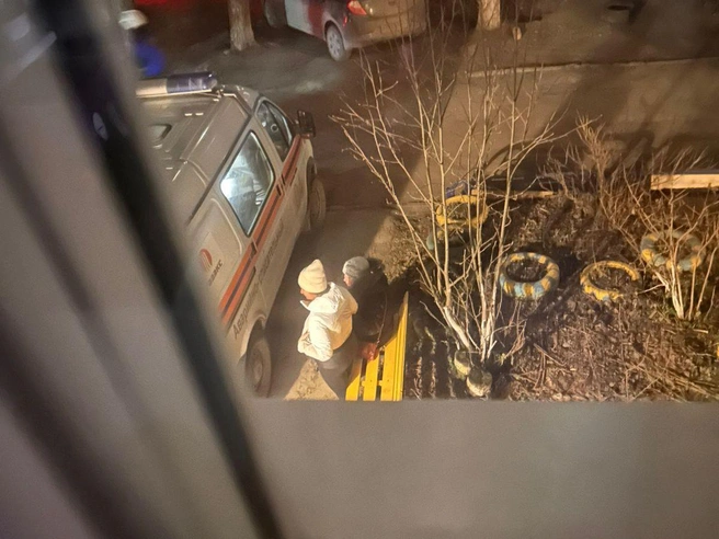 Мать Азата участвовала в переговорах о сдаче сына | Источник: Читатель E1.RU 