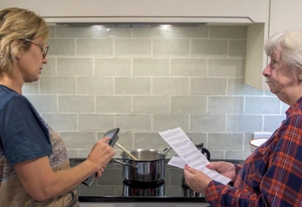 «Свекровь хочет жить с нами, чтобы мы все делали за нее»