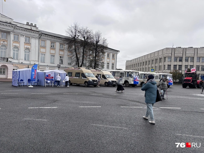Рядом также работал передвижной пункт «Шаг здоровья» | Источник: Анастасия Вязигина / 76.RU