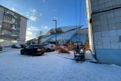 Фасады хрущевок у театра Камала начали ремонтировать