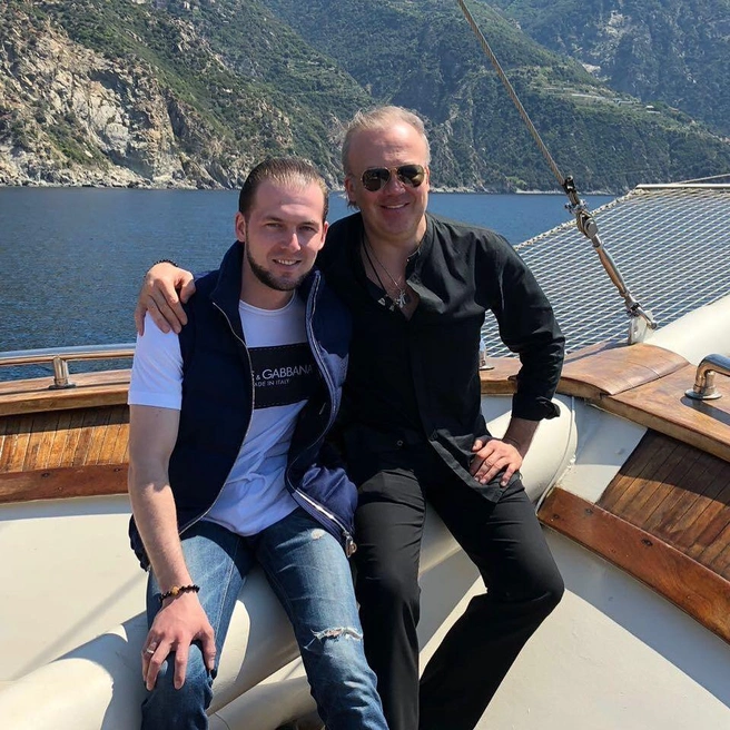 Премьер-министр с сыном | Источник: Андрей Назаров / Instagram.com (деятельность организации запрещена на территории РФ)