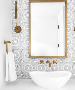 Как оживить белую ванную комнату: 7 идей