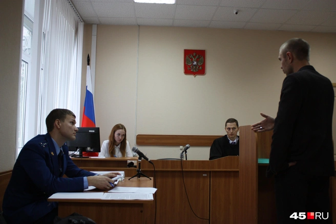 Сегодня в суде выступил последний свидетель, он также подтвердил, что на вырубку деревьев в аэропорту нужно получить разрешение | Источник: Екатерина Лопатина