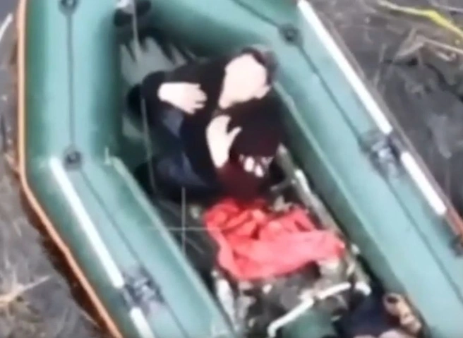В сети появилось видео, как оператор украинского дрона убивает рыбака на лодке под Херсоном | ya62.ru