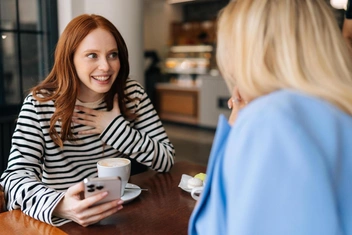 Словесное недержание: что такое логорея и как справиться с неконтролируемым потоком речи