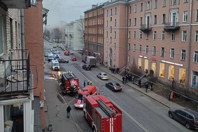 Человек погиб в результате пожара в квартире в Петербурге