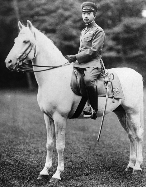 Еще один долгожитель на троне: жизнь императора Японии Хирохито в 15 фото