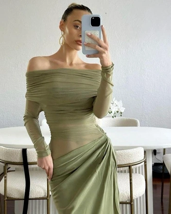 Идеальны для девушек с мягким осенним и холодным летним цветотипом | Источник: ru.pinterest.com