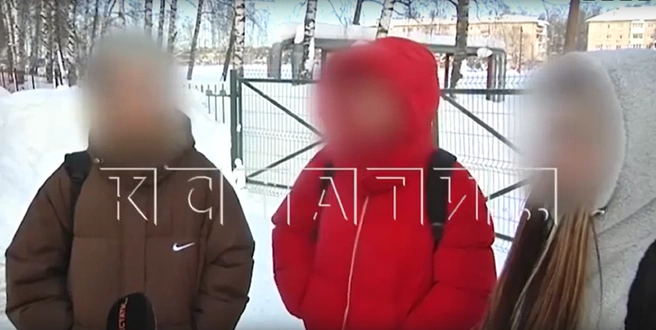 В Нижегородской области школьница пронесла в образотельное учреждение нож | Источник: «Кстати… (Новости Нижнего Новгорода)» / Vk.com
