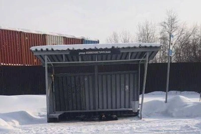 На остановке в Тюмени обнаружен труп мужчины