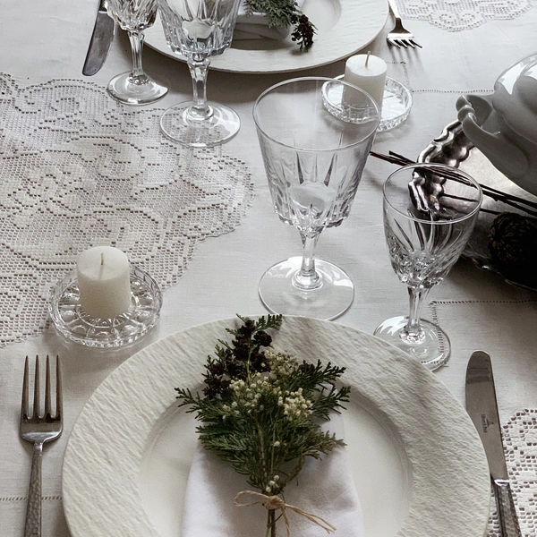 Новогодняя сервировка Александрины Лукач, шеф-дизайнера Intemporary Design Studio. | Источник: архив пресс-служб