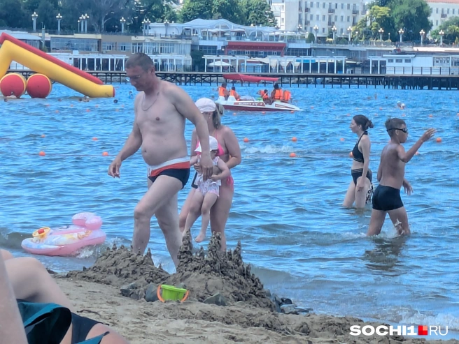 Пляжи в Анапе уже трещат по швам | Источник: Оксана Витязь 