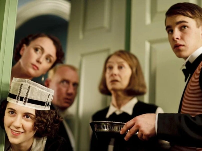 Источник: кадр из сериала «Вверх и вниз по лестнице» (16+), реж. Эрос Лин, Энтони Бирн и др., BBC