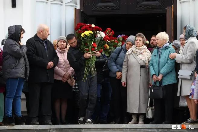 Близкие хоронят Евгения Кунгурова в Заречном Свердловской области