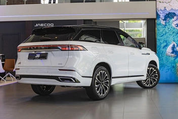 Запоминающийся облик подчеркивают стильные 20-дюймовые диски… | Источник: «ПРЕМИУМ ПАРК Н»