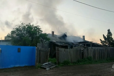Ночной пожар в четырёхквартирном доме: погибла женщина