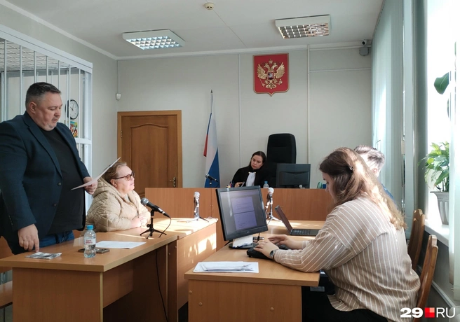 В Архангельске судили бывшего чиновника: из-за его действий ветхие дома не признавали аварийными | Источник: Ломоносовский районный суд / vk.com
