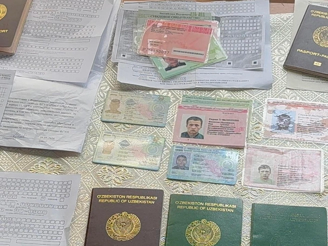 Документы иностранцев хранились у бригадира | Источник: УМВД по Екатеринбургу