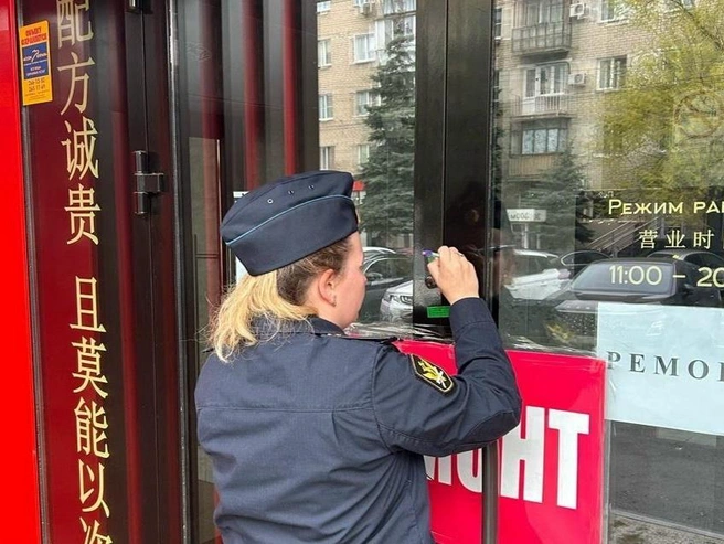Проверка выявила около двадцати нарушений санитарных правил в заведении. | Источник: ГУ ФССП по Челябинской области