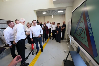 Текслер проверил школу в поселке Димитрова