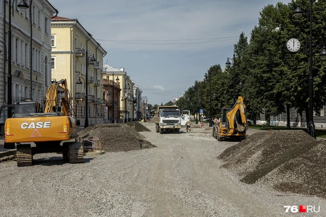 В работах задействовано большое количество техники | Источник: Александр Куренной / 76.RU