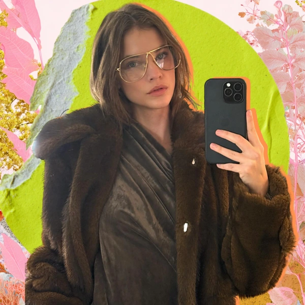 С чем носить ботфорты: идея эффектного образа на зиму 2025/26 от Барбары Палвин | Источник: theGirl