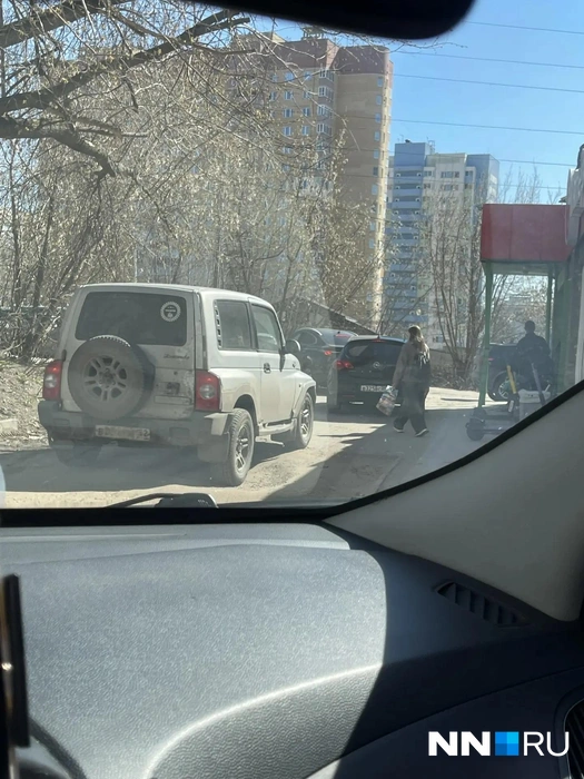 На «путях объезда» уже возникали пробки. И разъехаться было весьма тяжело | Источник: Читательница NN.RU