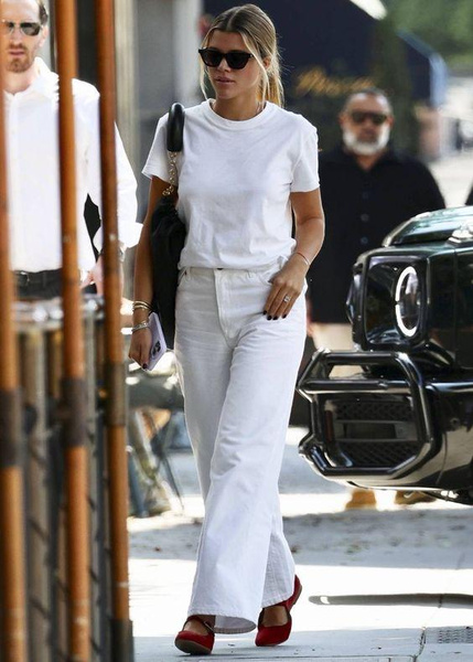 Одеться как София Ричи: 10 базовых вещей в стиле Old Money, которые носит самая роскошная девушка Нью-Йорка
