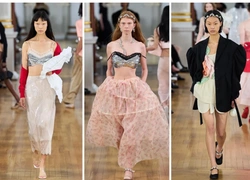 Simone Rocha, весна-лето 2026: как носить кривой кринолин и сумку-подушку — и никогда не взрослеть