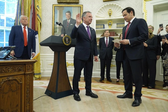 Американские золушки. Почему министры США мучаются в ботинках, подаренных Трампом