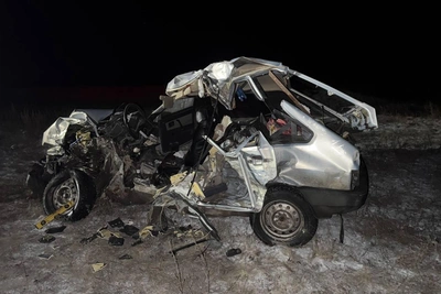 Грузовик вылетел на встречку под Гаем, водитель ВАЗа погиб