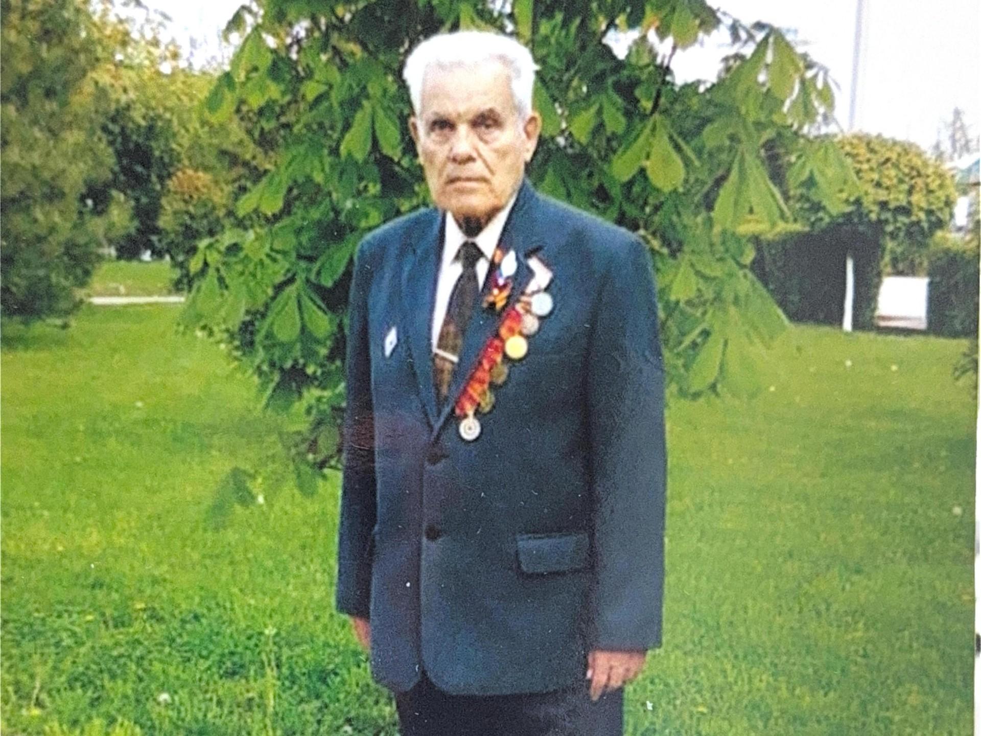 «Ты хочешь, чтобы он 200 лет жил?» 94-летнему труженику тыла из Ростовской области две недели отказывали в медпомощи — он умер