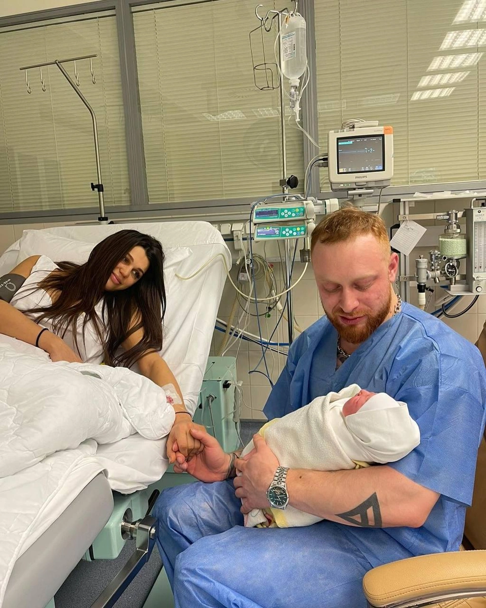 В том же году на свет появилась дочка | Источник: alex_svik / Instagram.com*