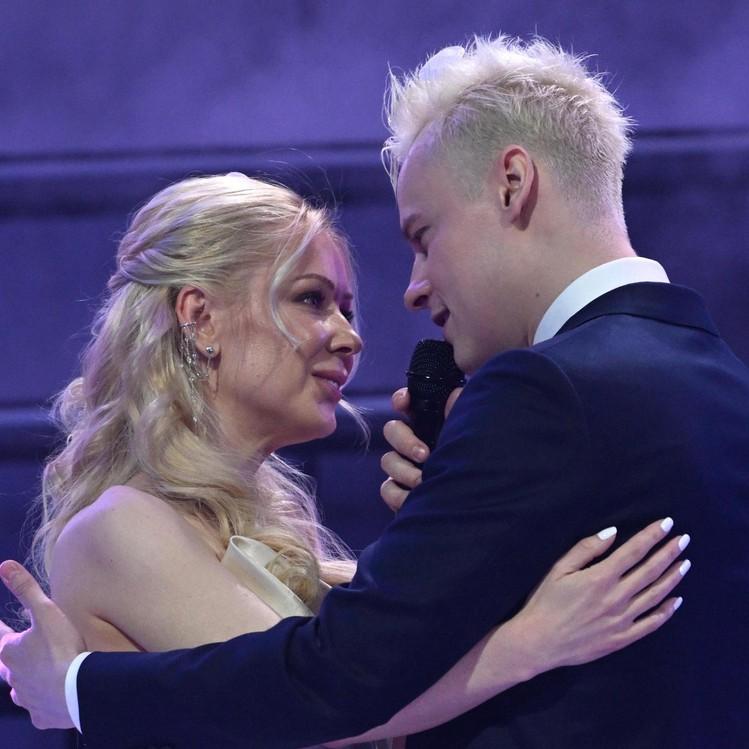 SHAMAN и Екатерина Мизулина поженились в армейских нарядах от Saint Laurent: сколько стоят свадебные образы