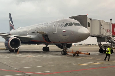 В аэропорту Сочи сняли ограничения, но рейсы задерживаются