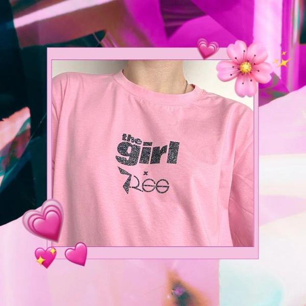 theGirl выпустил лимитированную коллекцию футболок 💖 | Источник: theGirl