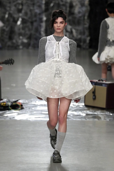 Cecilie Bahnsen aw25/26 | Источник: Legion Media