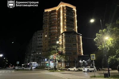 В Благовещенске обновляют фасады и устанавливают подсветку