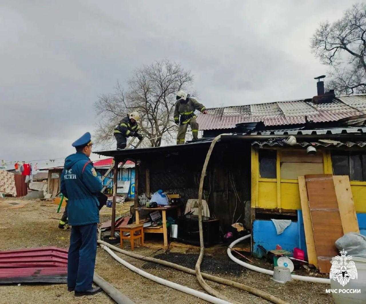 Ребенок погиб в горящем доме в Приморье