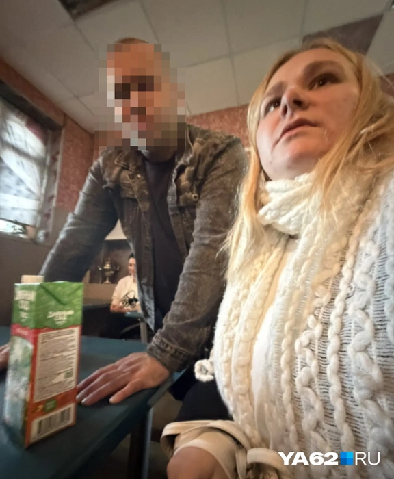 Через пару минут после этой фотографии Володя полезет обниматься | Источник: Дарья Ходосевич / YA62.RU