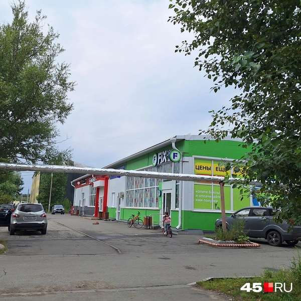 Торговый комплекс разместился вместо общественной бани № 5 | Источник: Александр Лисихин /45.ru