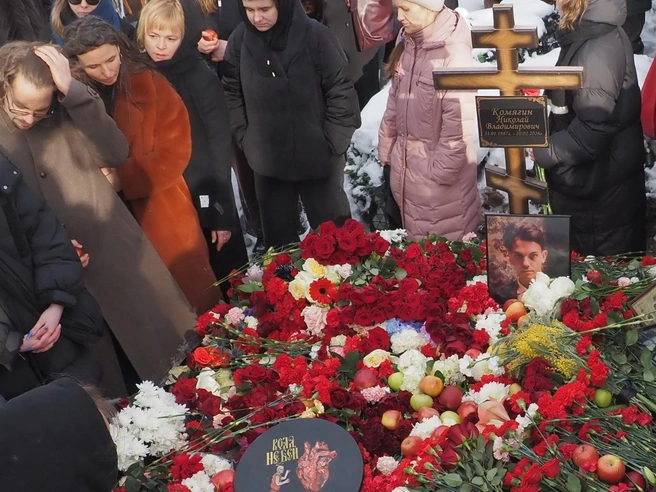 Похороны Николая Комягина на Смоленском кладбище | Источник: Михаил Огнев / FONTANKA.RU